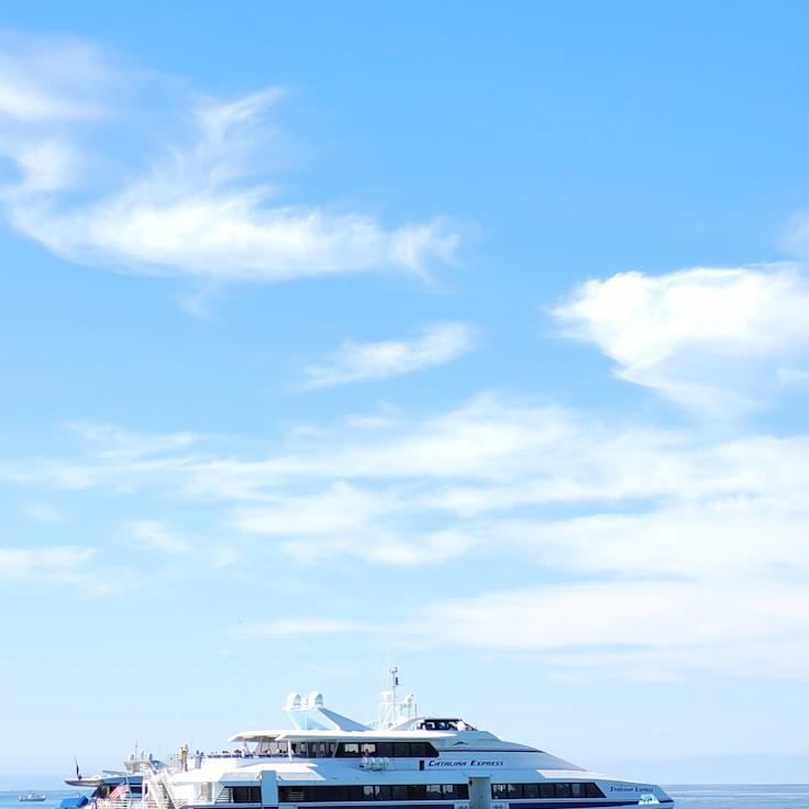 Luxurious dining experience on water